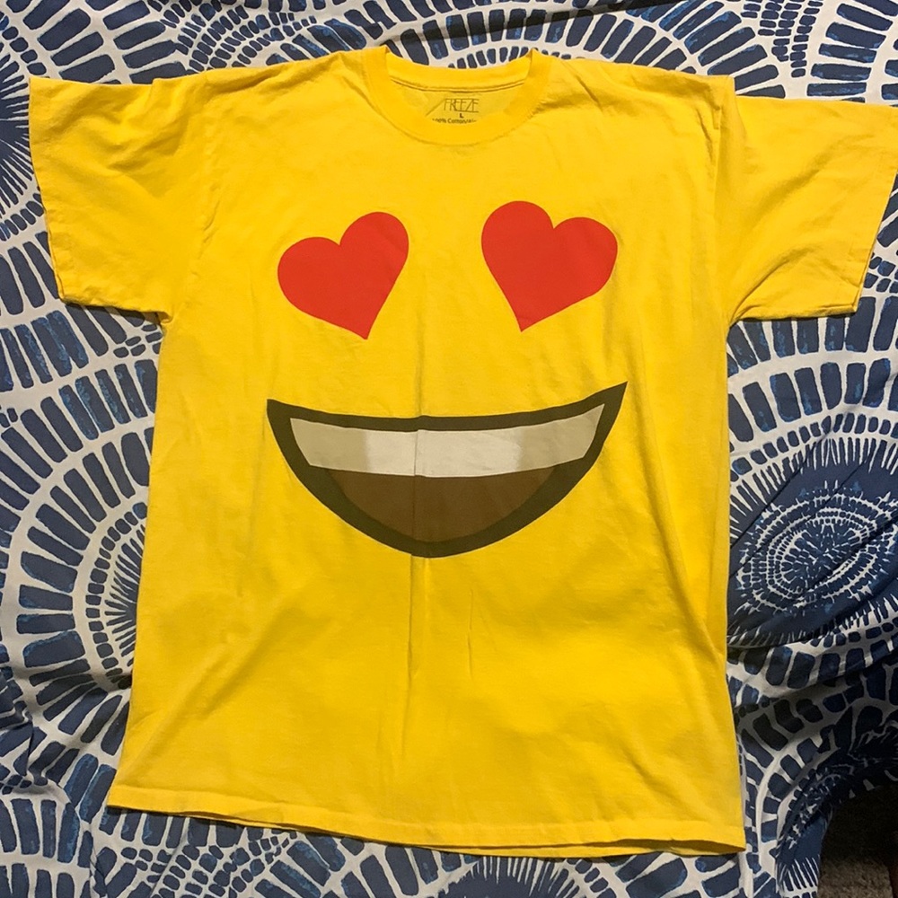 Emoji heart for eyes :-) T-shirt